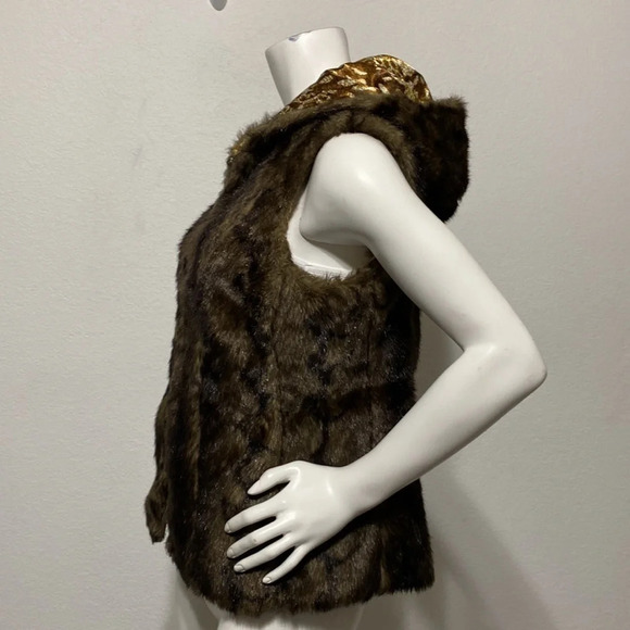 Peter Nygard Faux Fur Vest - Picture 3 of 8